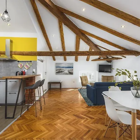 Urban Loft Old Town Apartment Porec