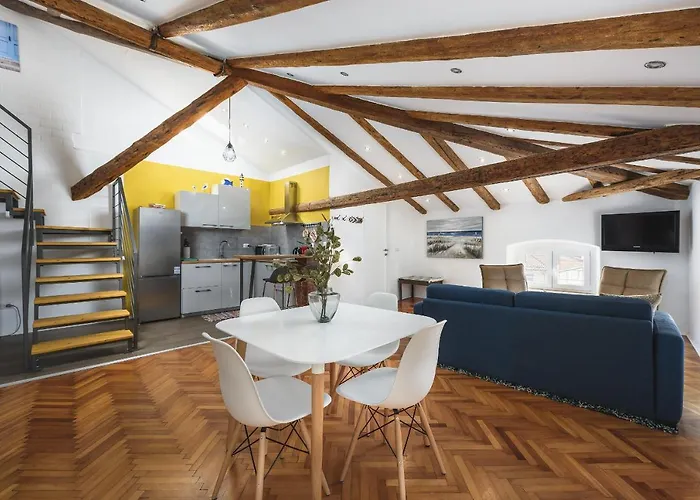 Urban Loft Old Town 아파트 *